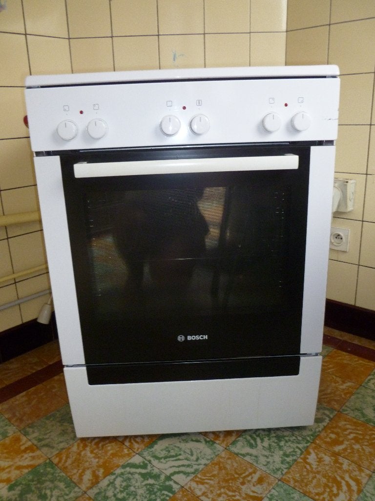 Cuisinière vitrocéramique, four multifonctions  BOSCH, Electroménager, Cuisinières, 85 à 90 cm, 4 zones de cuisson, Plaque chauffante