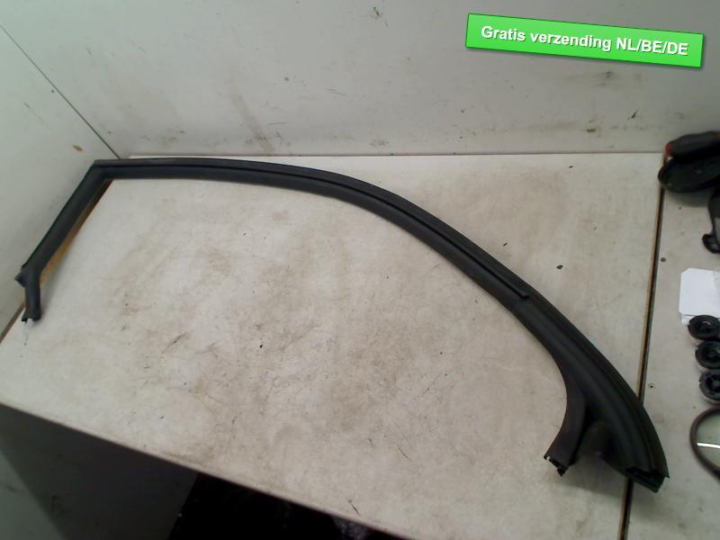 PORTIERRUBBER RECHTS Scirocco (137 / 13AD) (1K8867338), Auto-onderdelen, Gebruikt, De Bloemendaal 21 21
5221 EB  'S HERTOGENBOSCH, NL