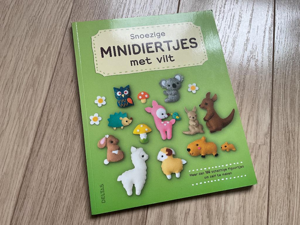 boek DIY diertjes met vilt, Livres, Loisirs & Temps libre, Enlèvement ou Envoi, Comme neuf, Broderie ou Couture, Deltas