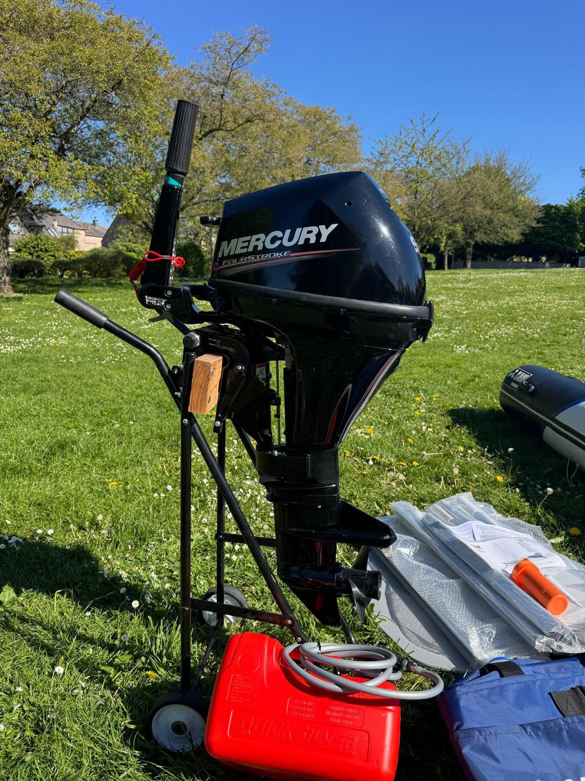 Moteur Mercury 9.9cv / Réservoir 12l / chariot, Sports nautiques & Bateaux, Moteurs Hors-bord & In-bord, Enlèvement, Comme neuf