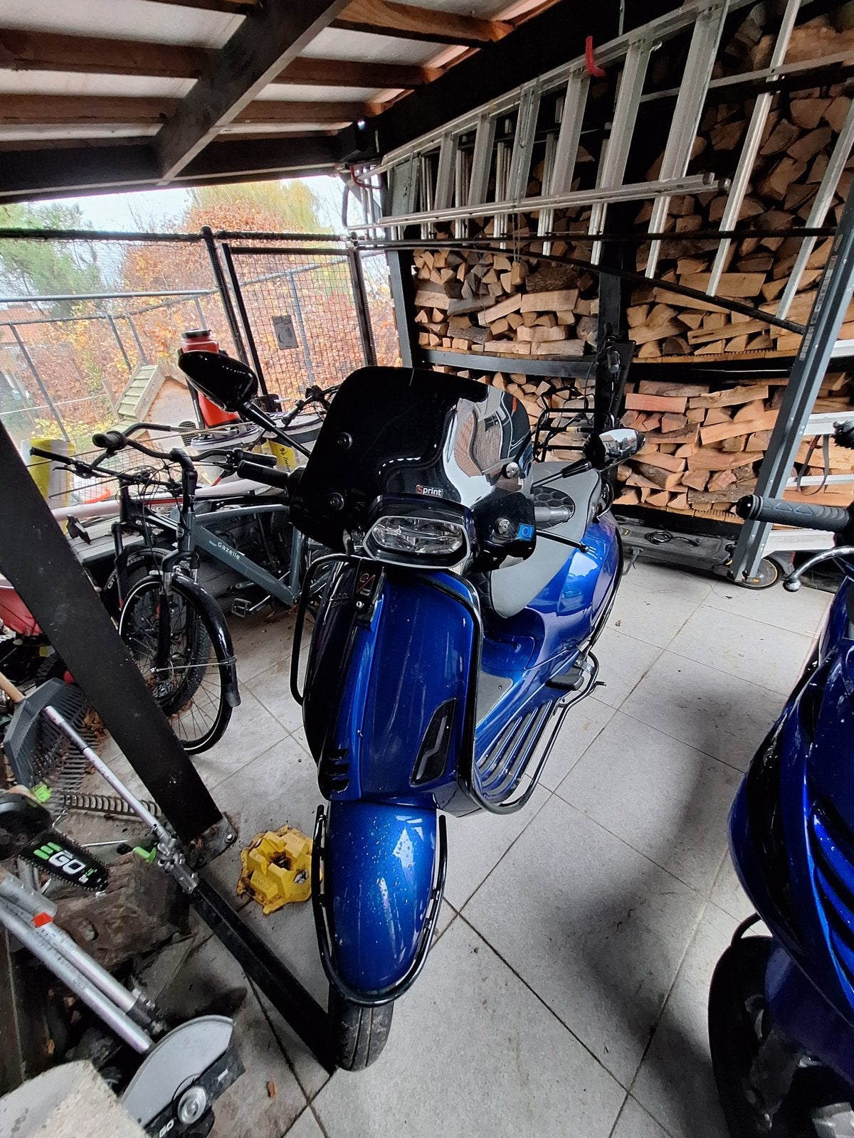 Vespa sprint 80cc custom (full option B-klasse), Fietsen en Brommers, Ophalen, 80 cc, Klasse B (45 km/u), Zo goed als nieuw