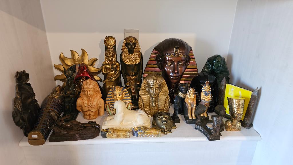diverse Egyptische beelden en dergelijke, Ophalen, Zo goed als nieuw