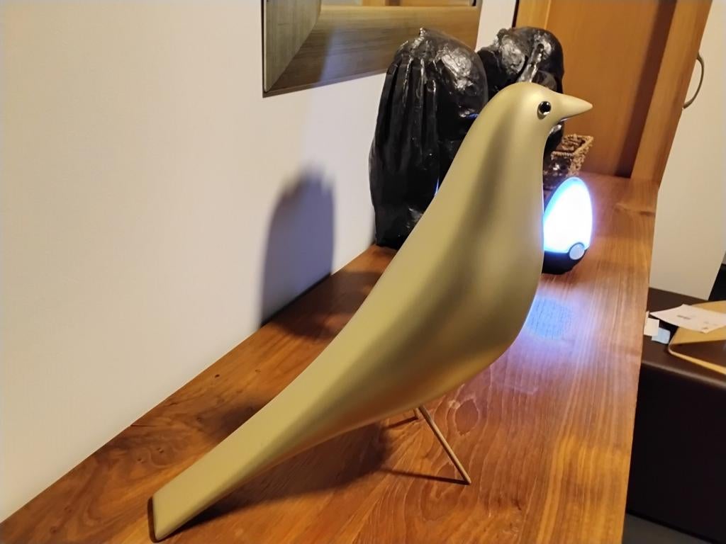 Oiseau Eames doré, Enlèvement
