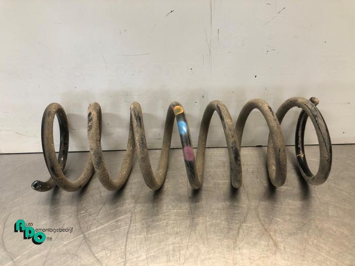 Schroefveer achter van een Volvo V40 (V40 12-), Gebruikt, -, -, Ophalen of Verzenden