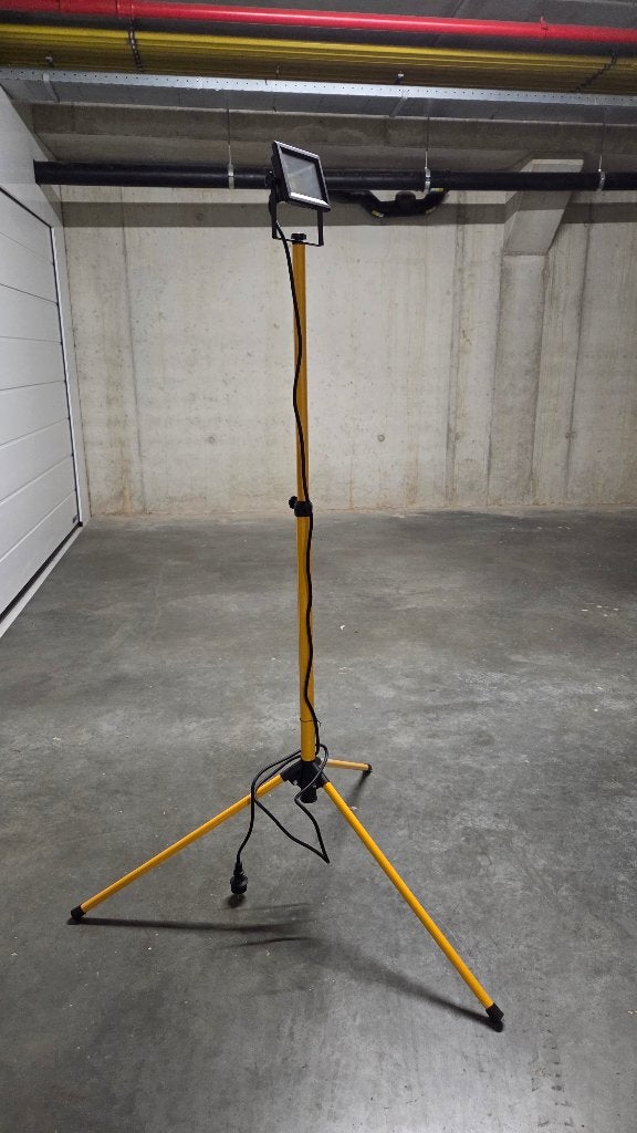 LED straler op statief 20W waterbestendig, Minder dan 50 watt, Met statief, Ophalen of Verzenden, Zo goed als nieuw