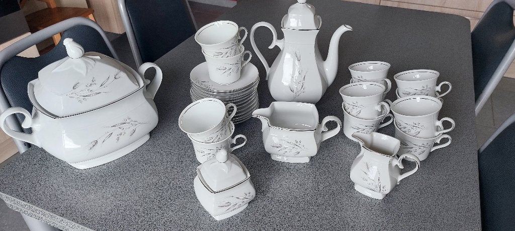 Service à café en porcelaine pour 12 personnes, Maison & Meubles, Neuf, Service complet, Enlèvement, Classique
