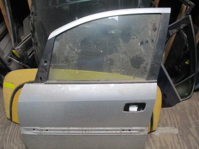PORTIER LINKS VOOR Opel Zafira (F75) (01-1998/07-2005), Bahnhofsplatz 65423 Rüsselsheim am Main, DE, Enlèvement ou Envoi, Opel