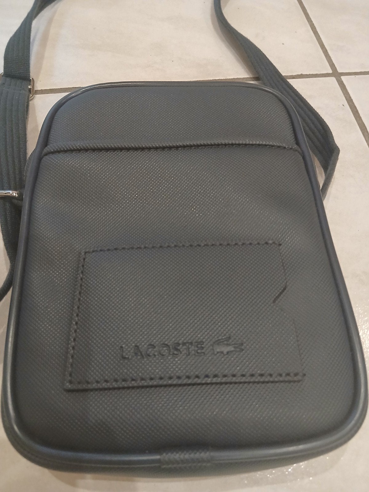 Lacoste pour homme, Enlèvement ou Envoi