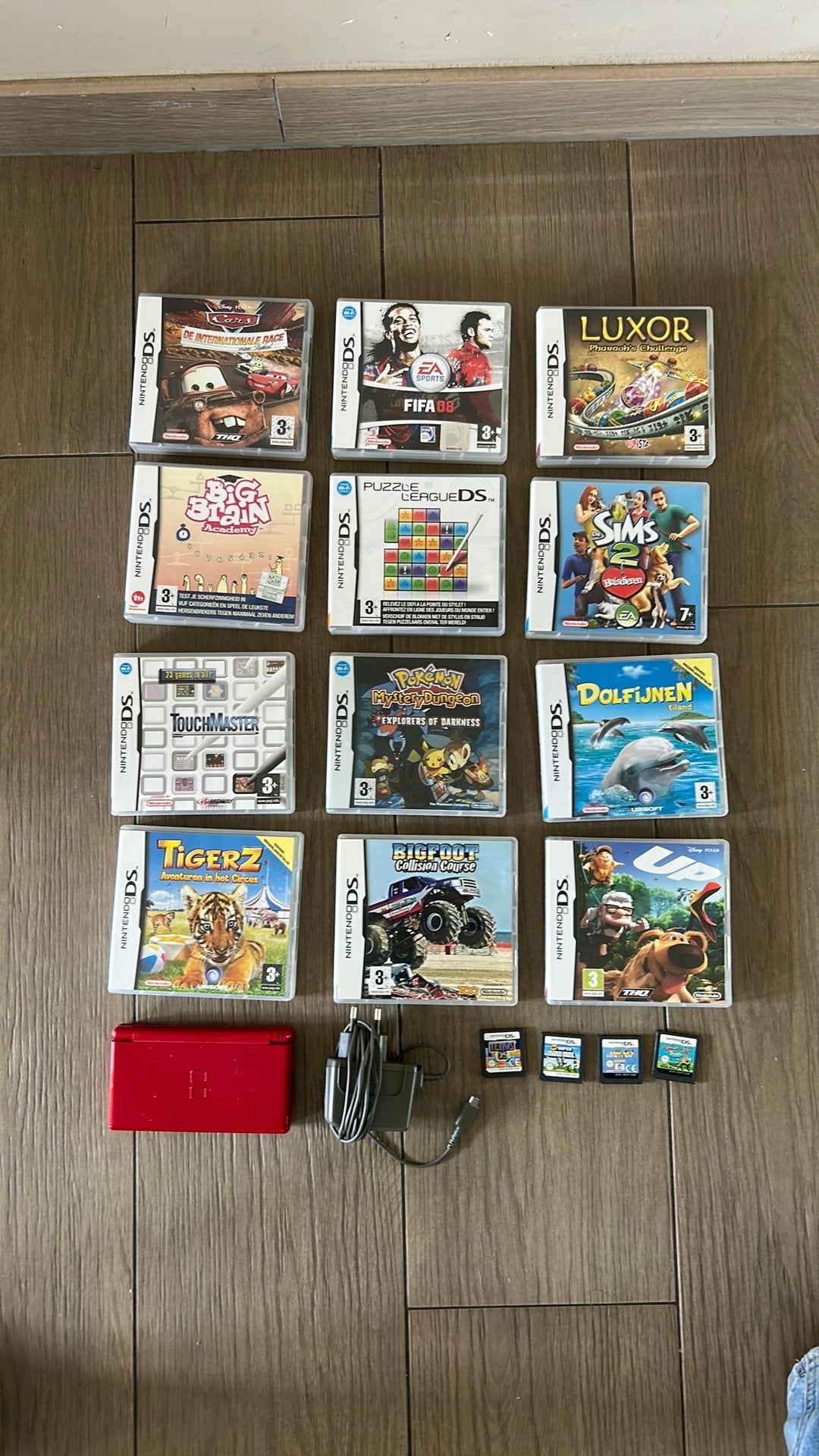 Nintendo ds lite rood met 16 games met originele oplader, Games en Spelcomputers, Spelcomputers | Nintendo DS, Ophalen, Rood, DS Lite