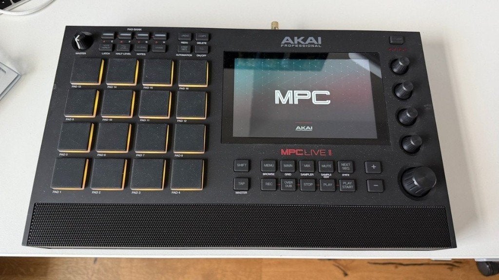 Akai MPC Live II groovebox-synthesizer, Muziek en Instrumenten, Synthesizers, Ophalen of Verzenden, Zo goed als nieuw
