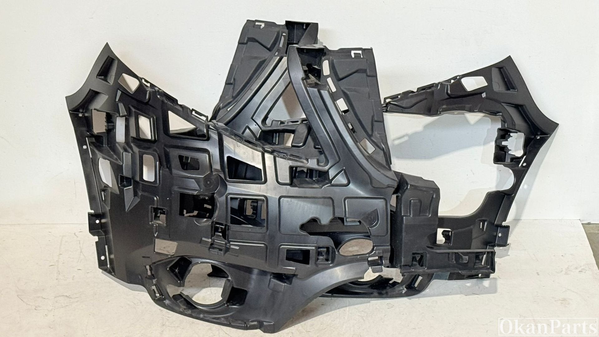 Support de pare-chocs avant gauche/droite pour Mercedes-Benz, Info@fabrikant.eu, Fabrikant BV, Pare-chocs, Fabrikantstraat 1
1000 AA  Amsterdam, NL