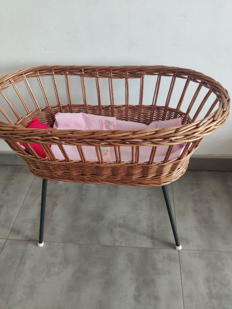 Berceau poupée en osier rotin., Enlèvement, Utilisé, Accessoires