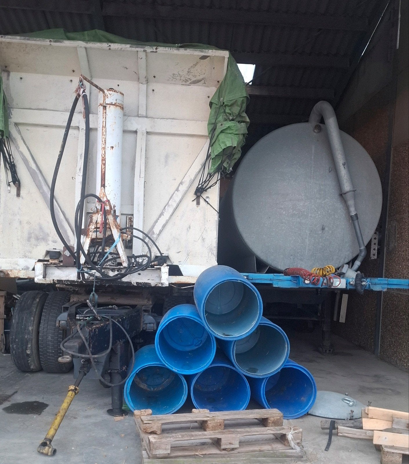 mesttank/kipperoplegger met dolly, Ophalen, Akkerbouw, Transport