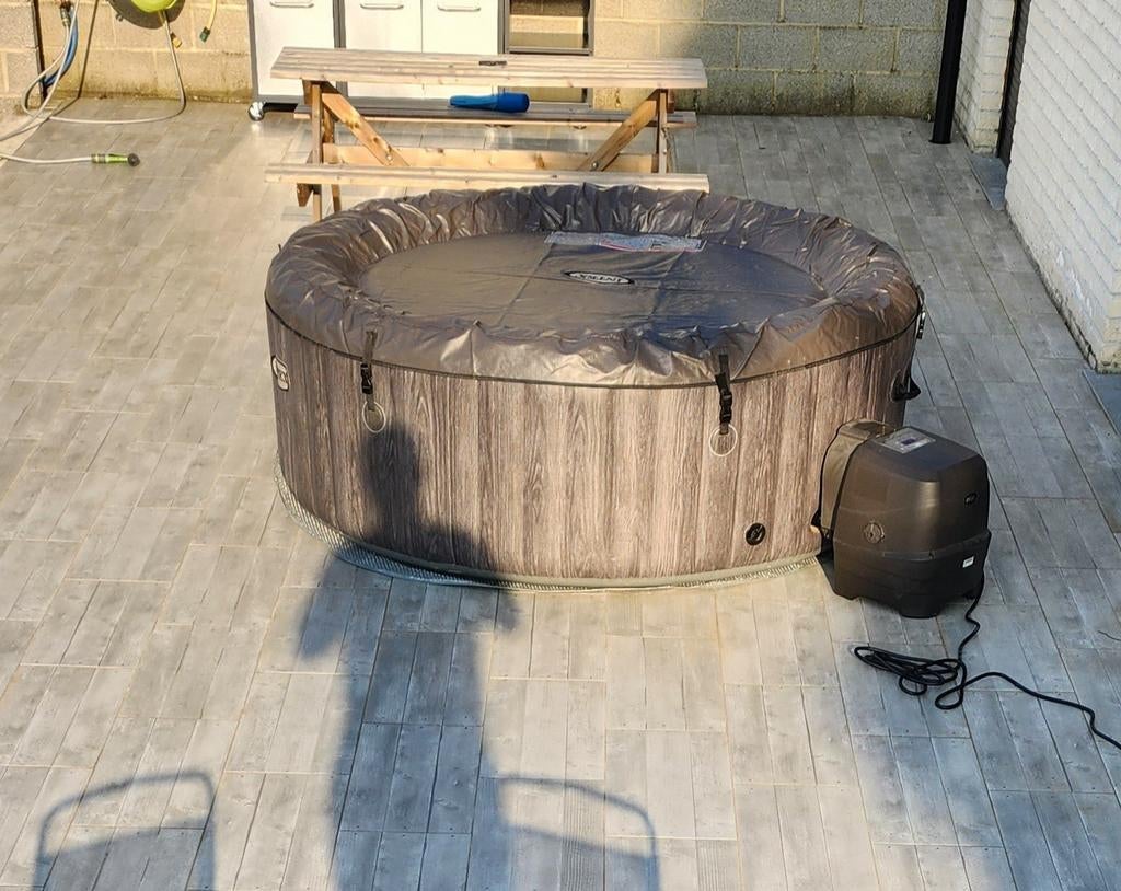 Jacuzzi 4 personnes servi 1 fois 0488366101, Enlèvement, Comme neuf, Tapis de sol, Gonflable