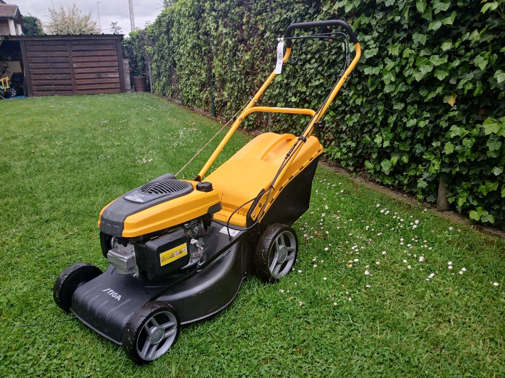 Grasmaaier stiga zelftrekker met honda motor, Tuin en Terras, Grasmaaiers, Zo goed als nieuw, Benzine-grasmaaier, Cirkelmaaier