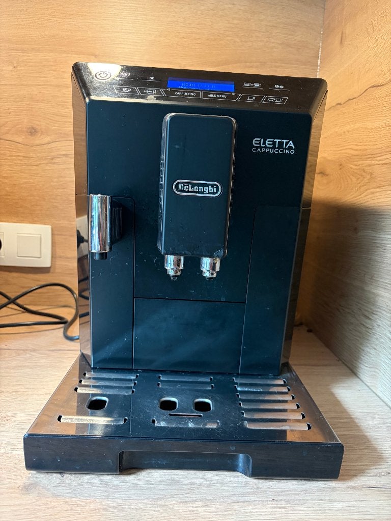 Koffiemachien Delonghi Eletta, Electroménager, Cafetières, Réservoir d'eau amovible, Café moulu, Utilisé, 10 tasses ou plus