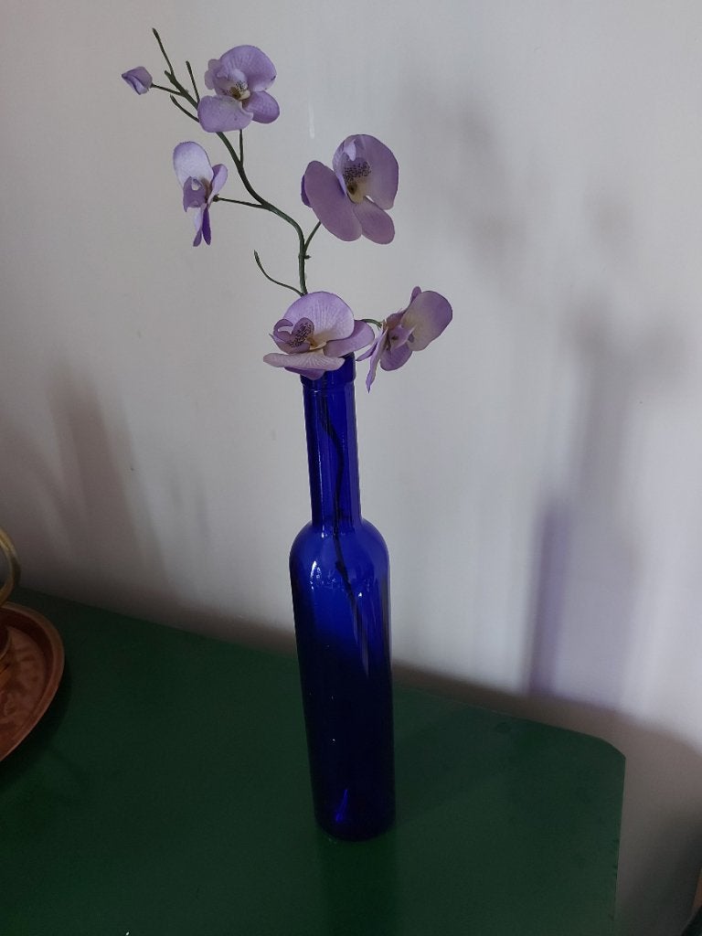 Mooi blauw glazen vaasje met bloem, Maison & Meubles, Convient pour l'extérieur, 30 cm, Comme neuf, Verre
