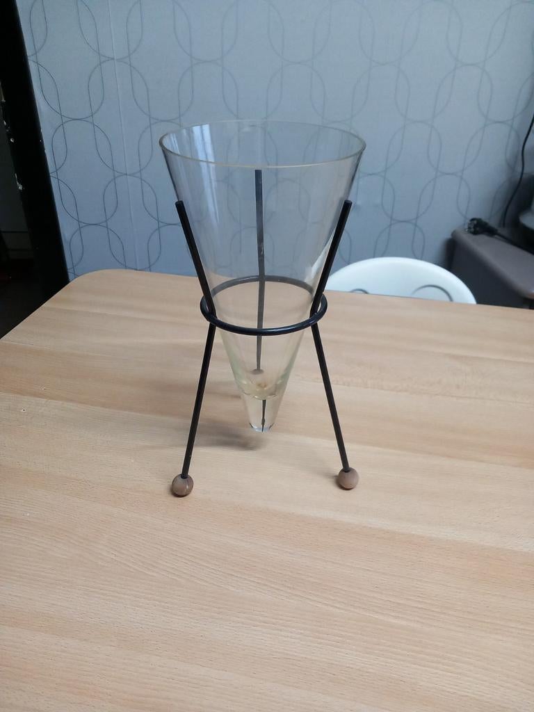 Vase conique sur pied, Enlèvement, Noir, Verre