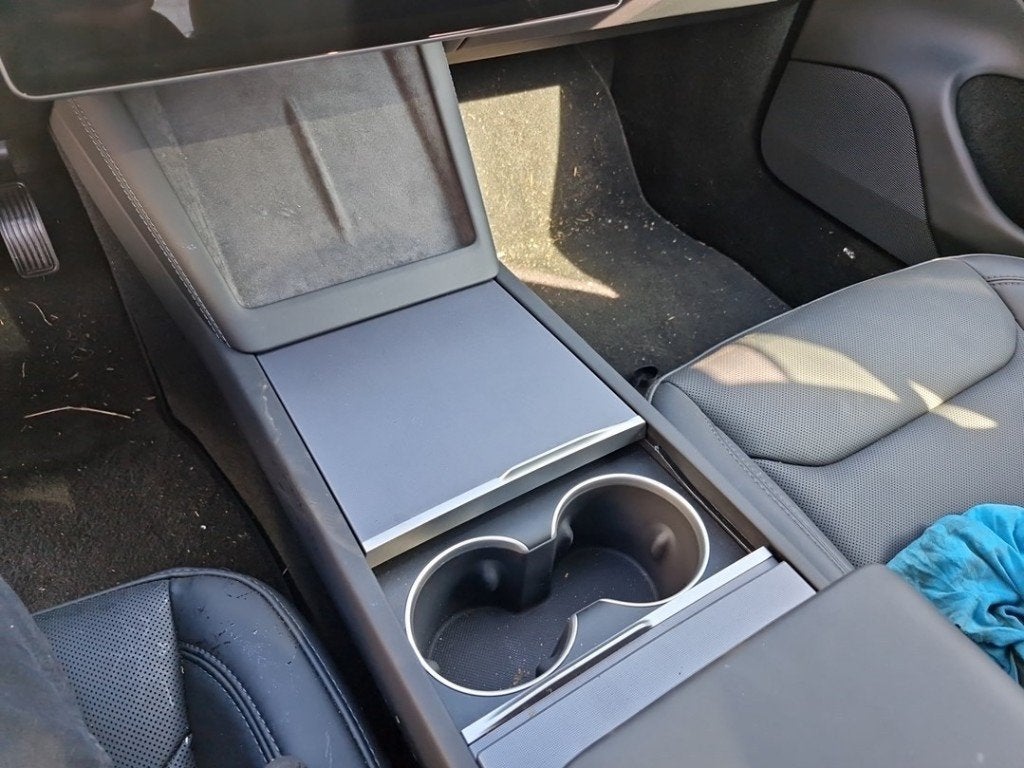 MIDDENCONSOLE Tesla Model 3 (01-2017/-), Auto-onderdelen, Germany_Sales@tesla.com, Gebruikt, Overige automerken, Ludwig-Prandtl-Straße 27 - 29
12526  Berlin, DE