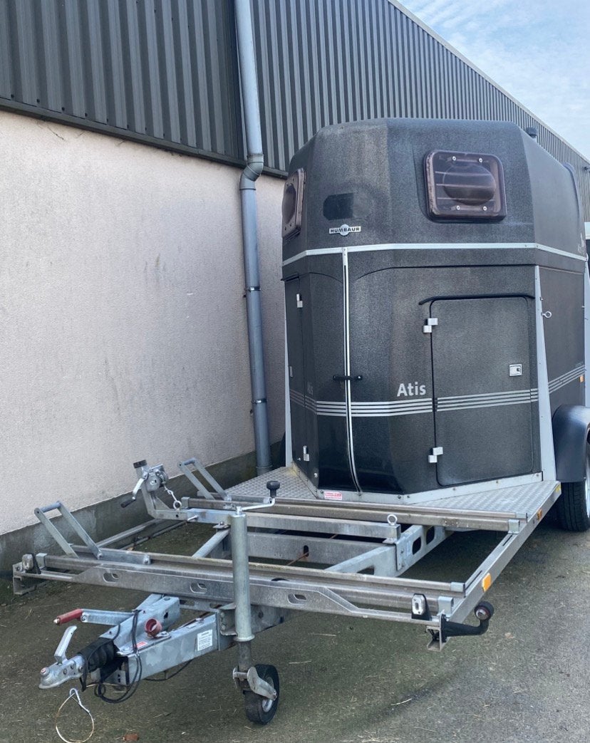 KOETSTRAILER Met PLATEAU, Ophalen, Zo goed als nieuw, Polyester, 2-paards trailer
