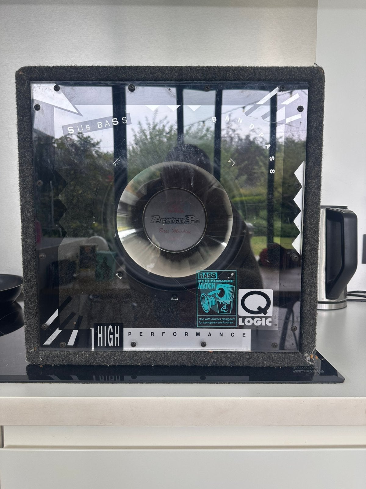 Caisson basse 600 Watts dans caisson ( Subwoofer ), Bass-reflex, Enlèvement, Comme neuf