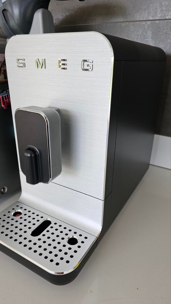 Smeg BCC11 black. Ongebruikt in doos, Ophalen of Verzenden, Gemalen koffie