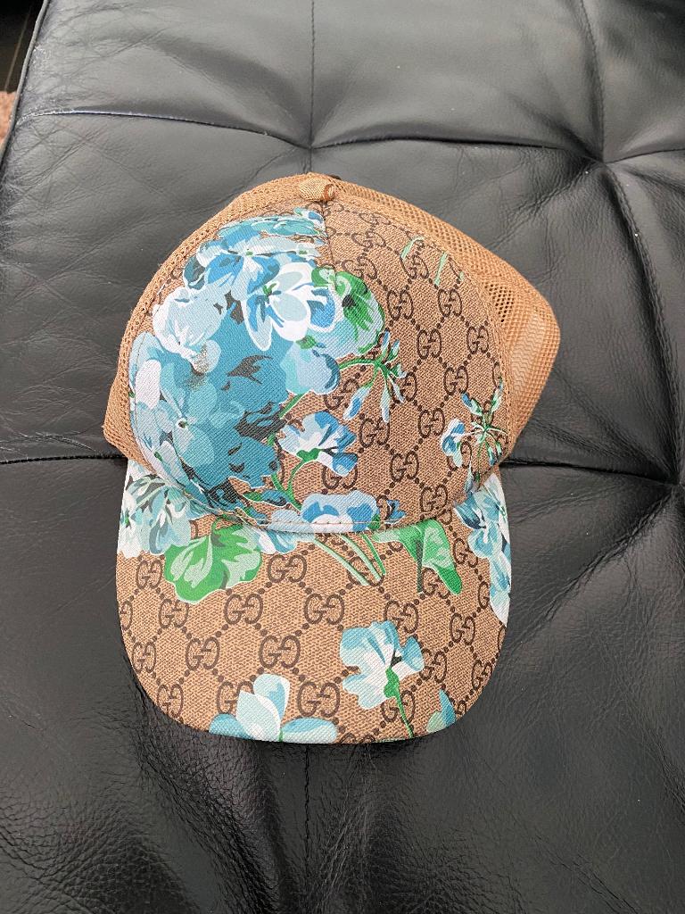 Gucci pet, Ophalen, Pet