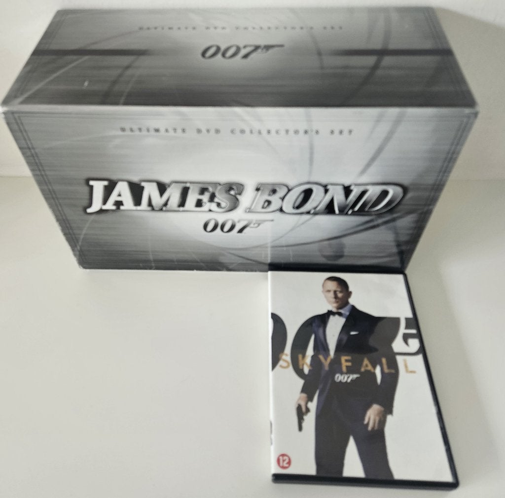 DVD box : James Bond met 22 films + DVD Skyfall, Ophalen of Verzenden