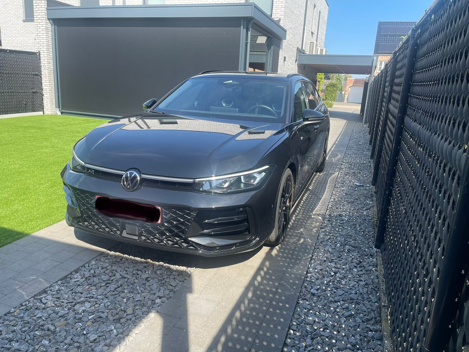 Volkswagen Passat 1.5 eTSI R-Line Business Premium, Auto's, 1498 cc, 4 cilinders, Parkeerassistent, Zwart