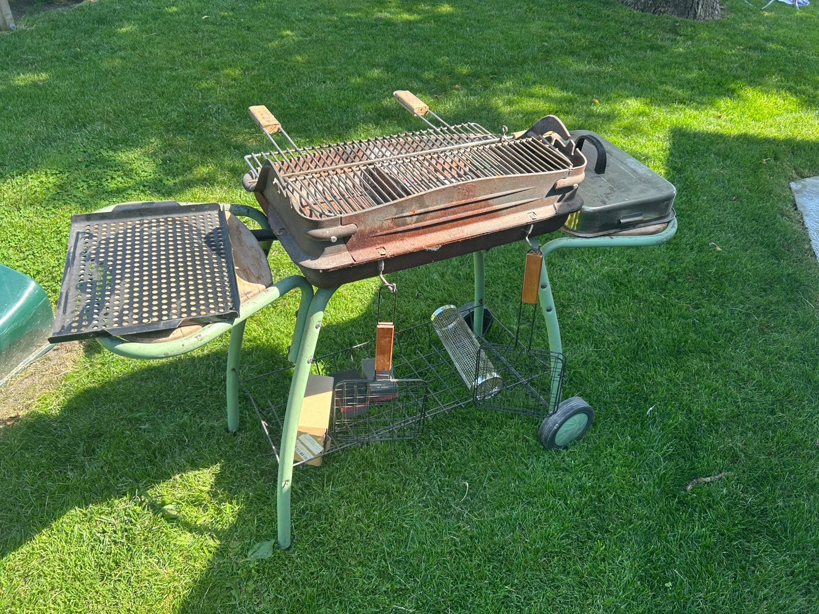Barbecue robuste en fonte, Enlèvement, Comme neuf