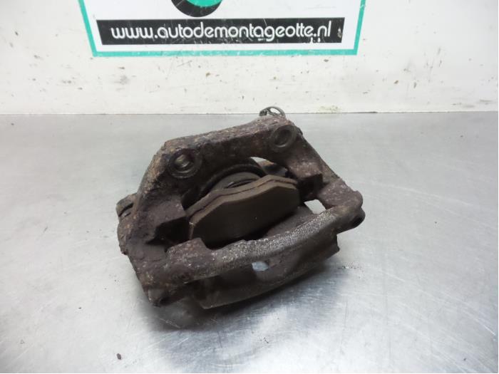 Remklauw (Tang) rechts-voor van een Nissan Kubistar (Kubista, Gebruikt, -, -, Ophalen of Verzenden