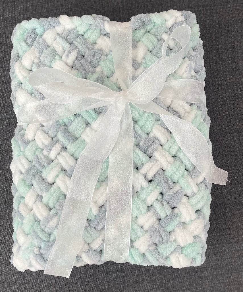 Je vends un plaid en fil hypoallergénique Alize Puffy, Hobby & Loisirs créatifs, Tricot & Crochet, Enlèvement ou Envoi, Comme neuf