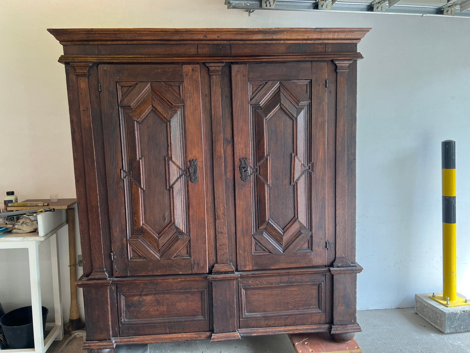 antieke eikenhouten kussenkast (of tweedeurs barokkast),, Ophalen