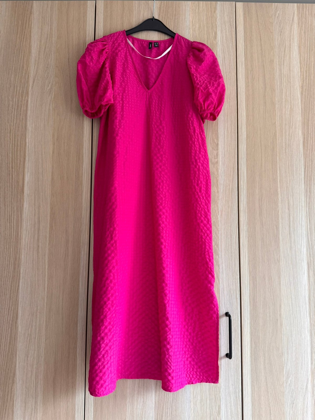 Roze jurk met pofmouwen - Vero Moda, Vêtements | Femmes, Pyjamas, Enlèvement ou Envoi, Comme neuf, Taille 34 (XS) ou plus petite