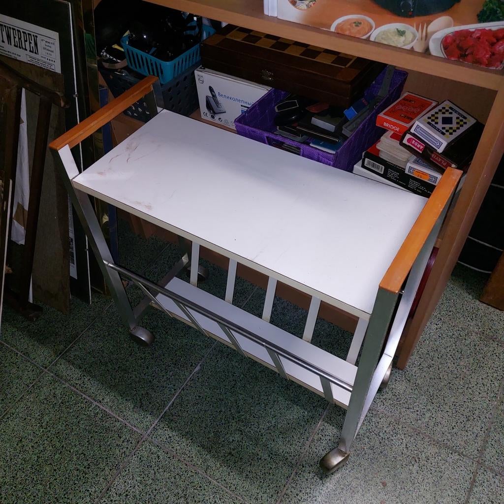 Retro krantenhouder, Huis en Inrichting, Woonaccessoires | Krantenbakken en Lectuurbakken, Ophalen