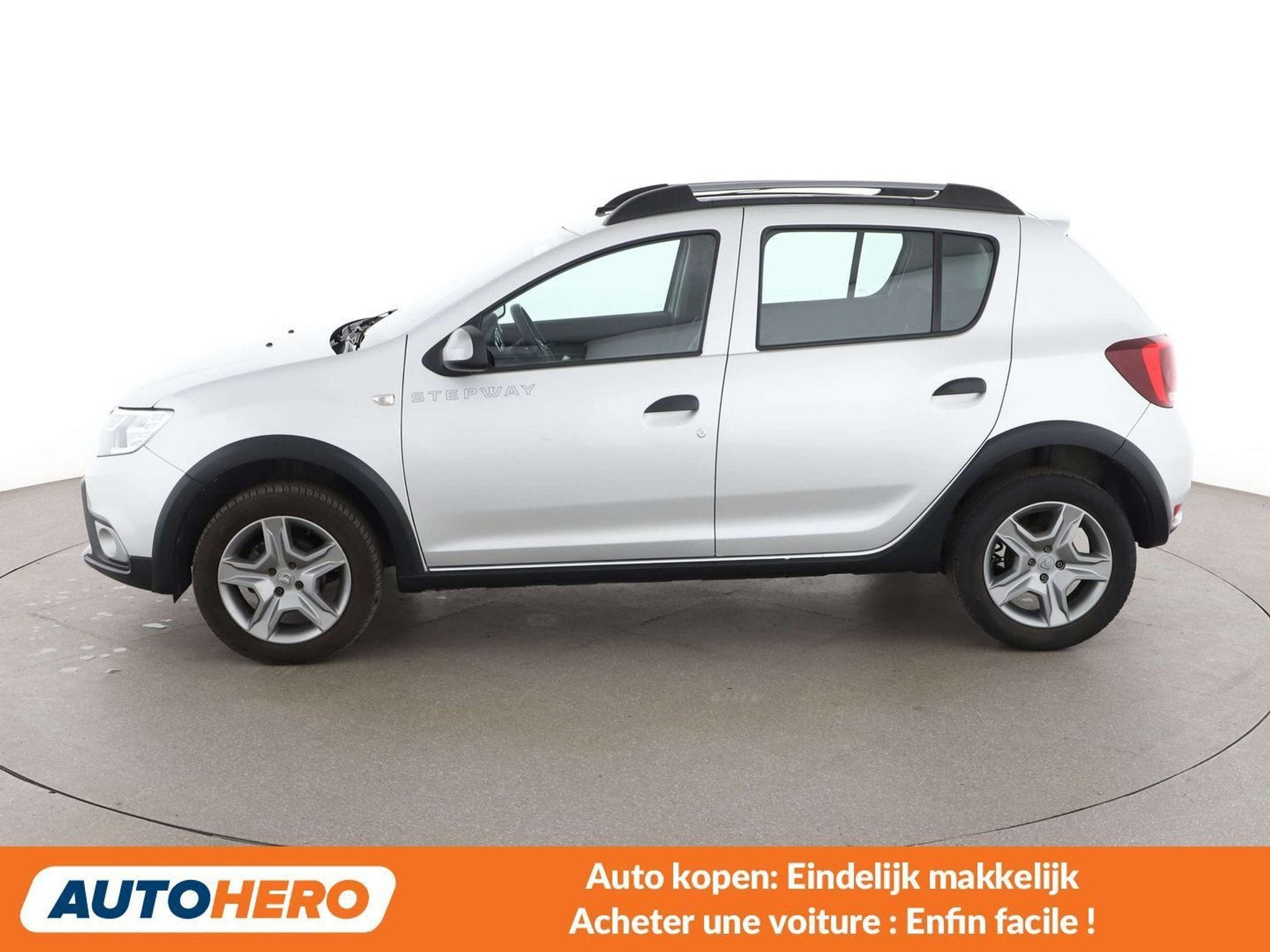 Dacia Sandero 0.9 TCe Stepway Prestige (bj 2018, automaat), Auto's, Dacia, 898 cc, Stof, Gebruikt, Zwart
