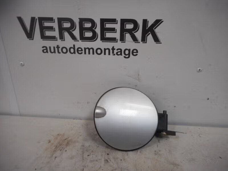 TANKKLEP Ford Puma (01-1997/06-2002) (v97fbc405a02), Enlèvement ou Envoi, Henry-Ford-Straße 1 50735 Köln, DE, Porte, Ford-Werke GmbH