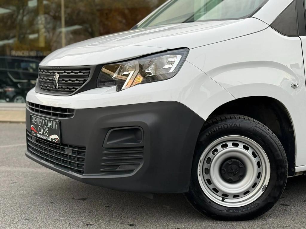 Peugeot Partner 3ZIT / CARPLAY / SENSOREN / AIRCO / CRUISCON, Auto's, Bestelwagens en Lichte vracht, Stof, Gebruikt, 4 cilinders