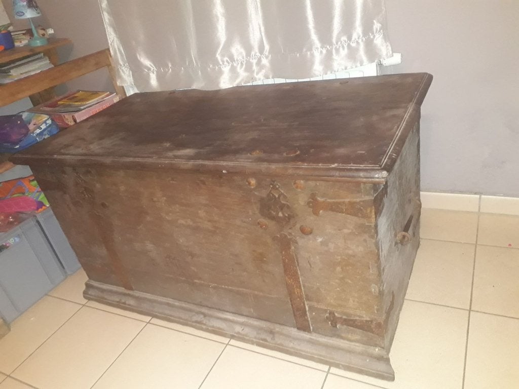 Coffre en chêne, Enlèvement, Chêne
