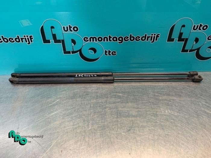 Kit amortisseur gaz hayon d'un Opel Corsa (Corsa D 07-), -, Opel, 3 mois de garantie, Utilisé