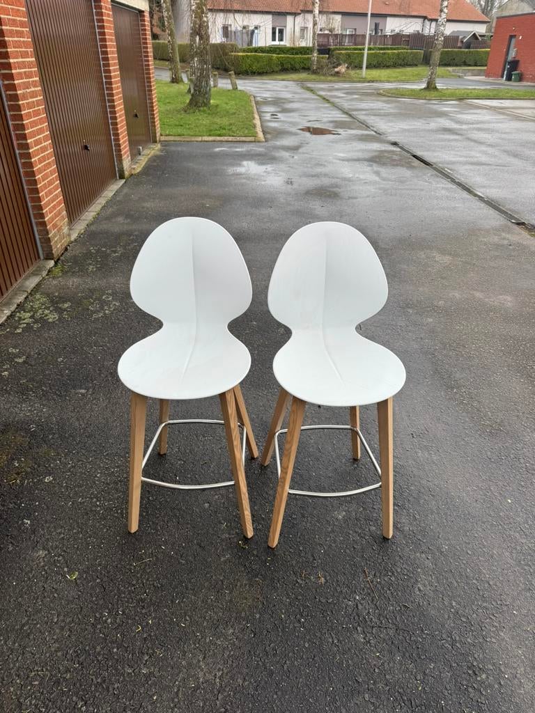 Chaisse haute pour cuisine en bois bonne etat, Maison & Meubles, Avec repose-pieds, 2 tabourets, Comme neuf, Enlèvement