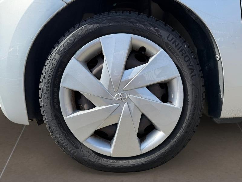 Toyota Aygo x-play, Electronic Stability Program (ESP), Handgeschakeld, 5 deurs, https://public.car-pass.be/vhr/3a6b14a6-a7b9-49eb-8a52-5e07f9f002ac