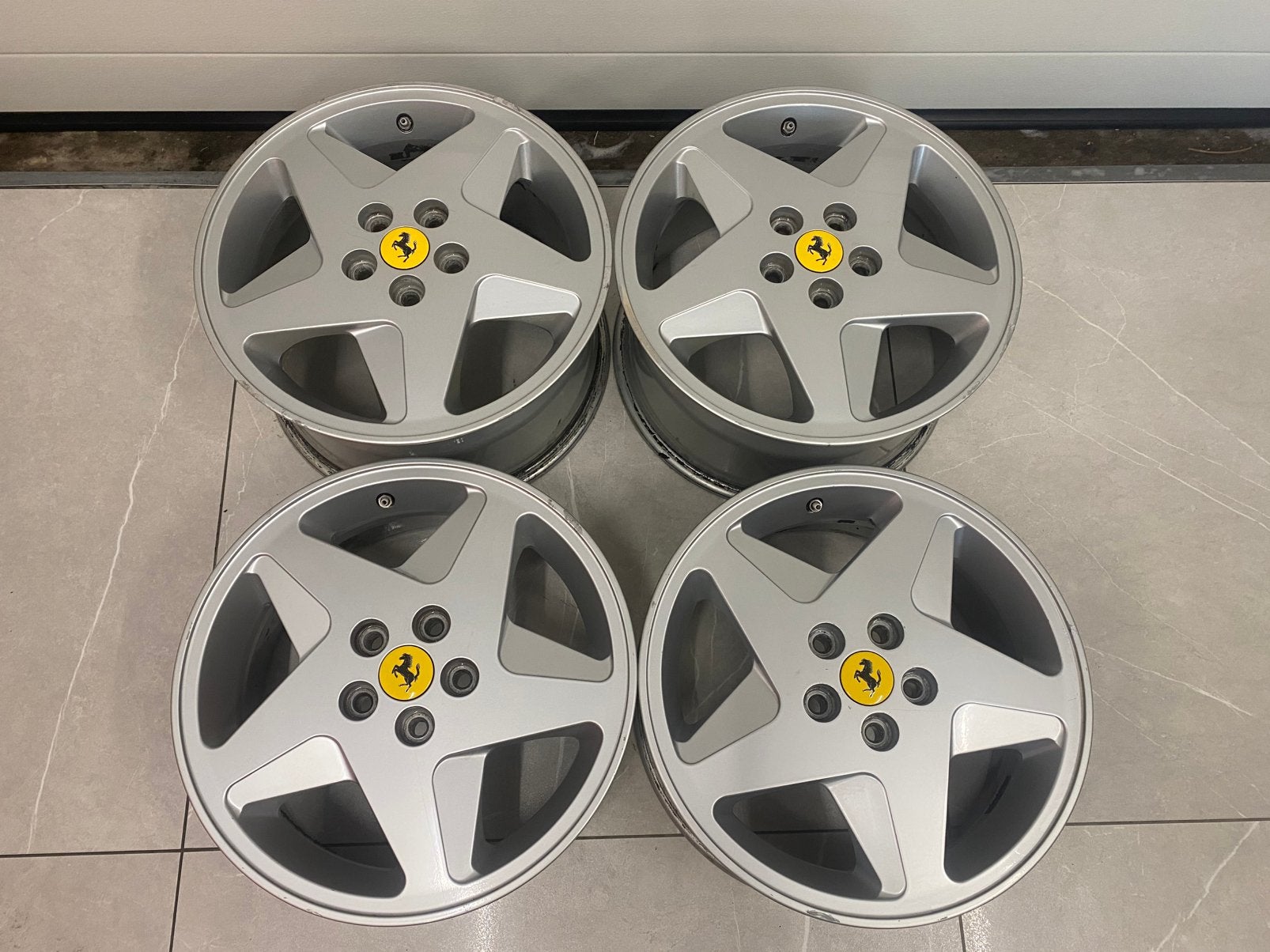 Setje Ferrari 360 en 348 velgen, Autos : Pièces & Accessoires, Pneus & Jantes, Enlèvement, 19 pouces, Pneu(s)