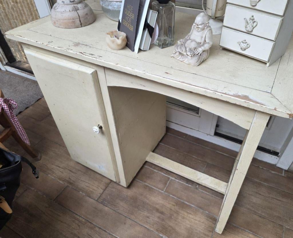 Vintage houten bureau / tafeltje met kast  100 cm, Antiek en Kunst, Ophalen