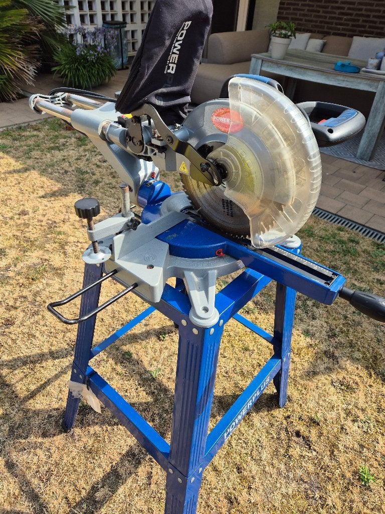 Afkortzaag op tafel, Doe-het-zelf en Bouw, Gereedschap | Zaagmachines, Ophalen, Gebruikt, Powerplus, Afkortzaag