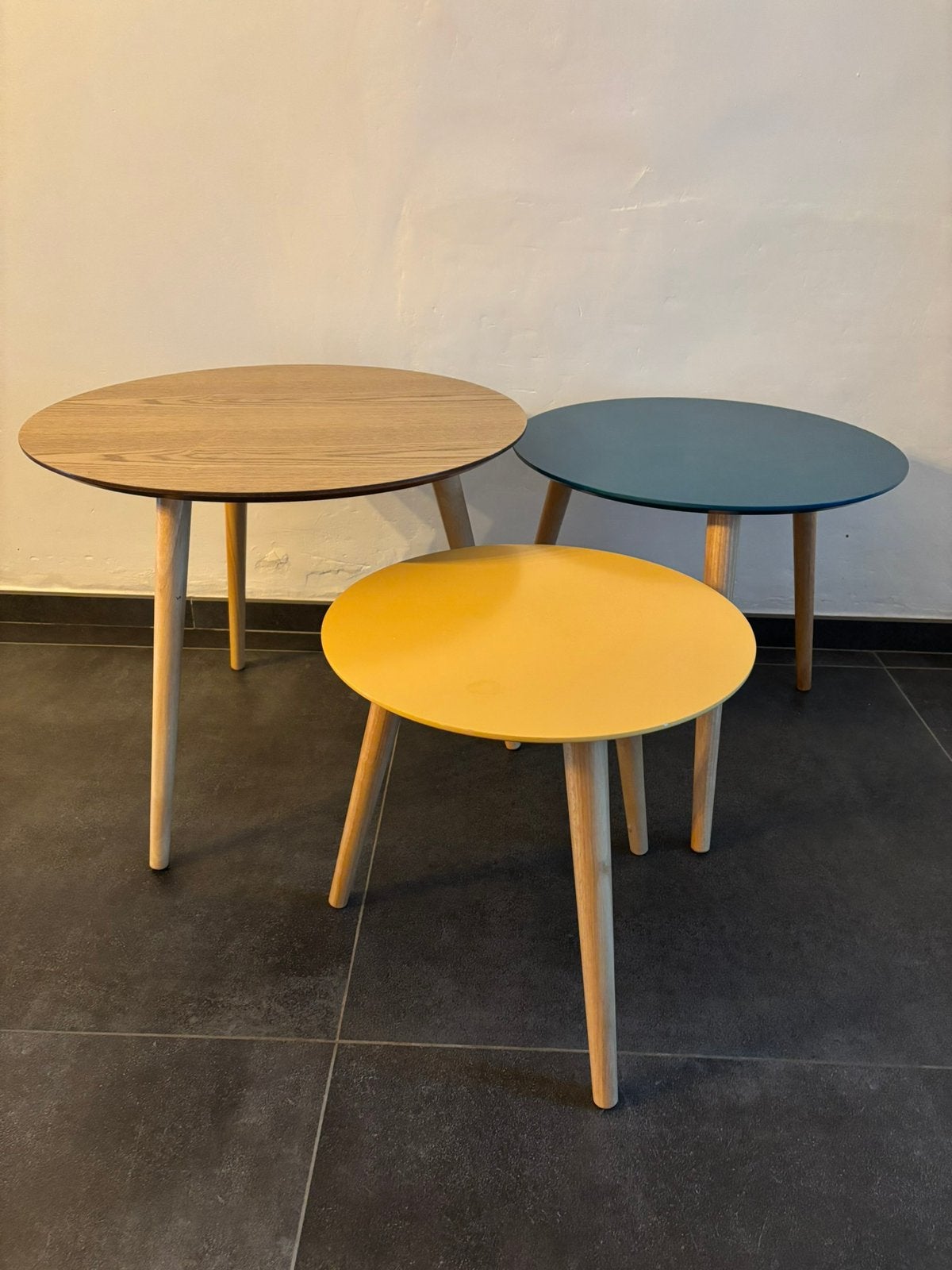 Tables gigognes rondes tricolores (maisons du monde), Enlèvement, Comme neuf