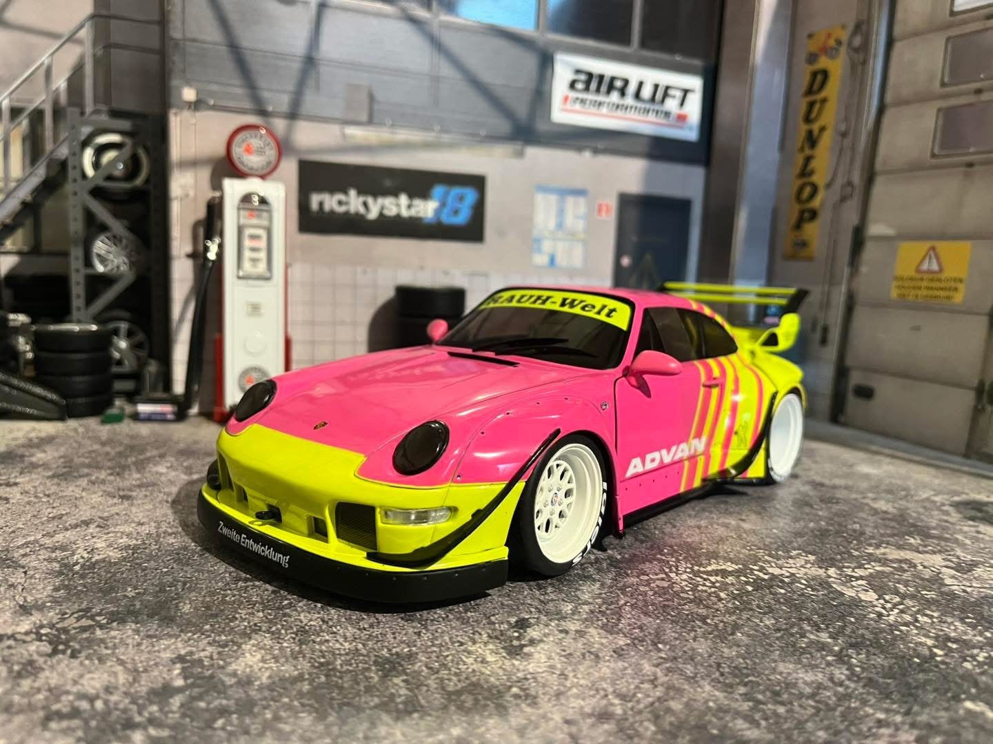 1:18 Porsche 911 993 RWB - nieuw in de doos, Hobby en Vrije tijd, Modelauto's | 1:18, Ophalen of Verzenden, Zo goed als nieuw