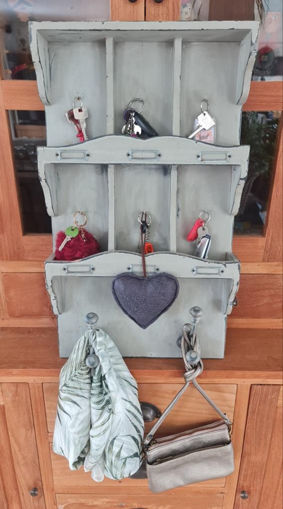 Shabby chic boekenplank, Huis en Inrichting, Woonaccessoires | Wanddecoraties