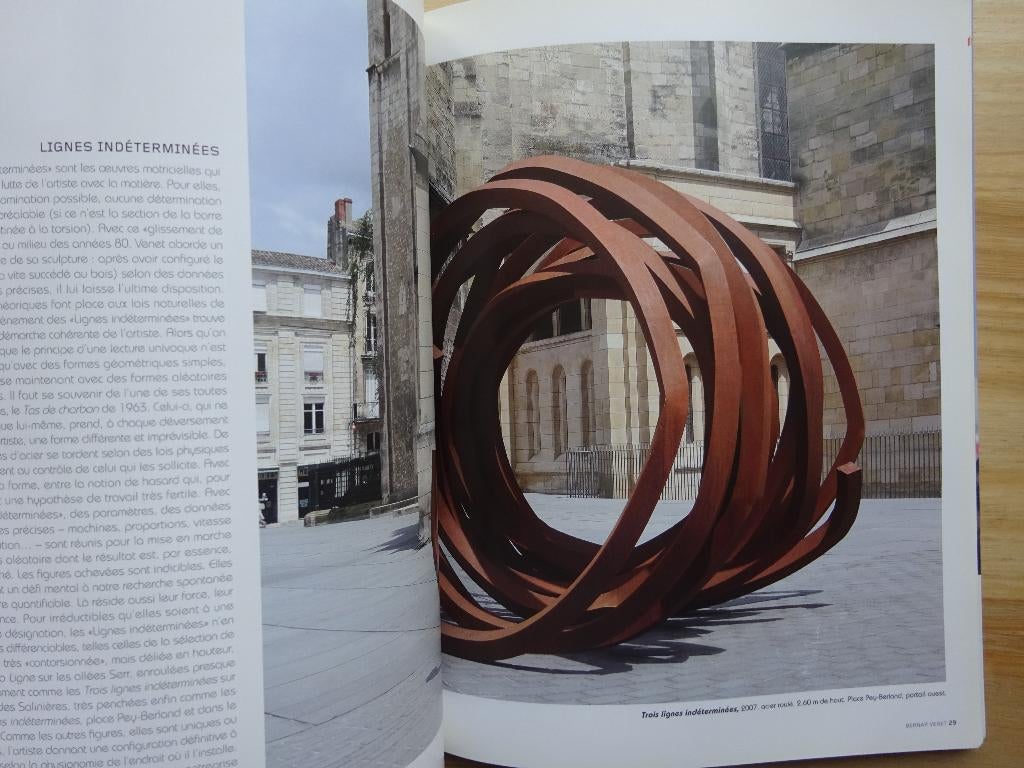 Bernar Venet à Bordeaux 2007 BeauxArts éditions, Ophalen of Verzenden, Zo goed als nieuw, Beeldhouwkunst