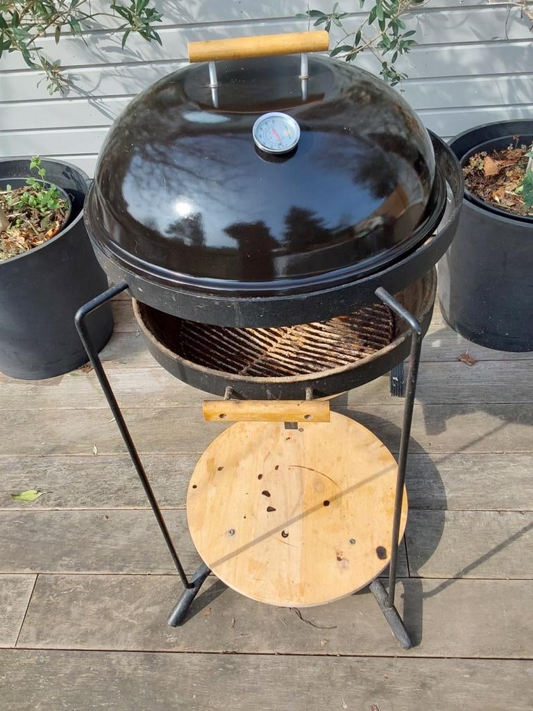 BBQ  OP HOUTSKOOL MET PAN., Tuin en Terras, Ophalen, Gebruikt, Met accessoires